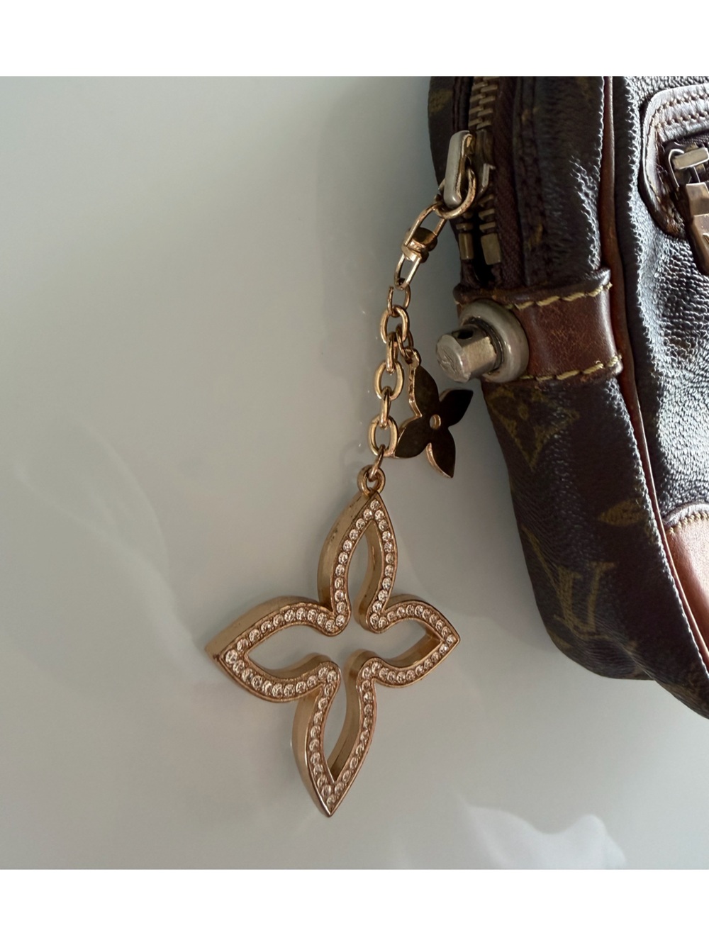 Louis Vuitton - Picture 12 of 14